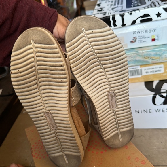 Söfft sandals in nude/gold/silver in size 8 - Picture 7 of 7